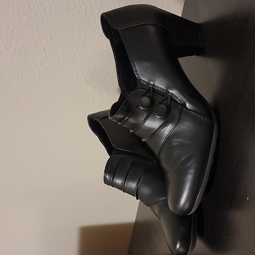 Ankle booties